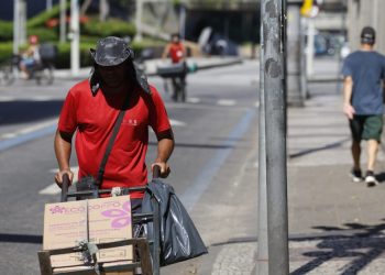 Comissão na Alerj discute impactos da crise climática e vulnerabilidade em favelas do Rio