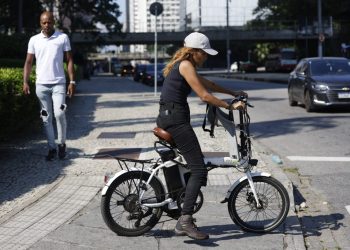 Audiência na Câmara do Rio discute regulamentação de bicicletas elétricas e patinetes