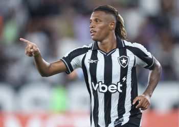 Botafogo vence Racing e mantém liderança na Copa Sul-Americana de 2026