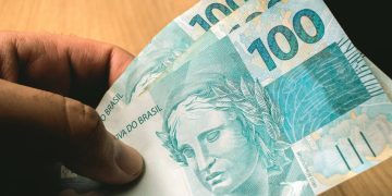 Pequenos gastos durante feriado podem passar de R$ 200 sem percepção