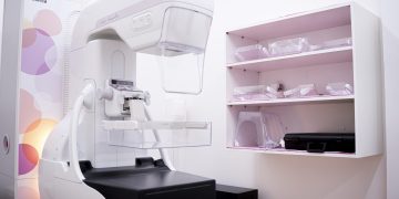 Prefeitura de Maricá inaugura mamógrafo de última geração para ampliar diagnóstico precoce de câncer de mama