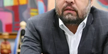 Polícia Federal investiga esquema de sonegação e evasão envolvendo ex-governador e empresário no setor de combustíveis