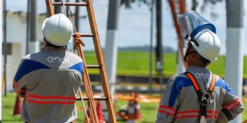 Moradores e comerciantes de Niterói enfrentam recorrentes cortes de energia e aumento na tarifa elétrica
