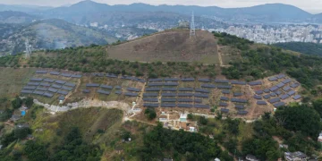 Primeira usina de energia solar em favela de Niterói deve iniciar operações em junho