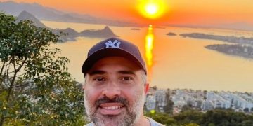 Policial civil que morreu em operação na Zona Oeste recebe Medalha Tiradentes póstuma