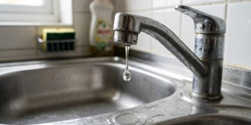 Cedae realiza manutenção no Sistema Imunana-Laranjal nesta terça-feira, afetando bairros de Niterói