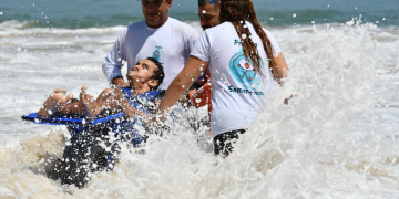 Niterói realiza edição especial do projeto Praia Sem Barreiras na Praia de Itaipu