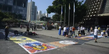 Rio realiza celebração de Corpus Christi com procissão, tapetes de sal e espetáculo gratuito