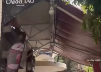 Incêndio na Churrascaria Carretão causa fumaça densa em Copacabana