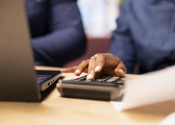 Recifeira lança plataforma que oferece análise financeira e comparação de empresas