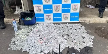 Polícia prende dois suspeitos e apreende drogas em operação na comunidade da Linha, em Maricá