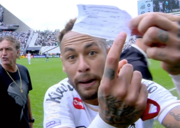 Erro da arbitragem leva Neymar a deixar o campo de forma inesperada em derrota do Santos para o Coritiba