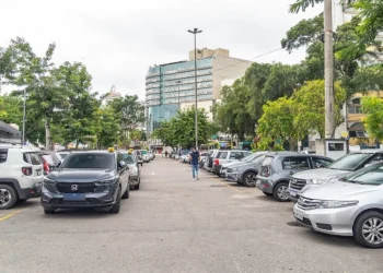 Niterói amplia prazo para regularização do estacionamento rotativo e cria programa de perdão de multas