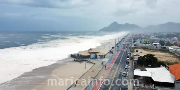 Marinha emite alerta de ressaca com ondas de até 3 metros no litoral de Maricá