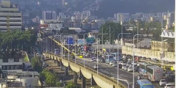 Fluxo intenso na ponte Rio-Niterói no retorno do feriado do Trabalho