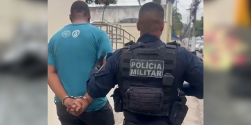 Homem de 24 anos é preso com drogas, granada e mira telescópica em Niterói