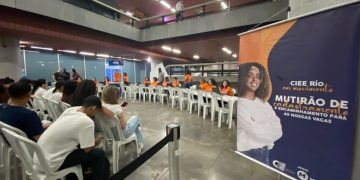 CIEE realiza mutirão gratuito de vagas de estágio e jovem aprendiz na estação Carioca