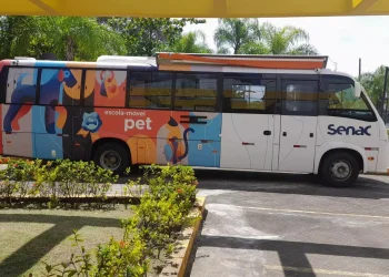 Senac RJ realiza capacitação e oferece serviços gratuitos de cuidado para pets na Escola Móvel Pet no Píer Mauá