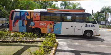 Senac RJ realiza capacitação e oferece serviços gratuitos de cuidado para pets na Escola Móvel Pet no Píer Mauá