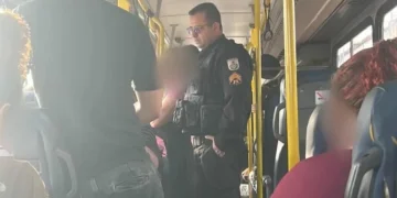 Confusão em ônibus do transporte gratuito de Maricá reacende debates sobre segurança e moradores de rua