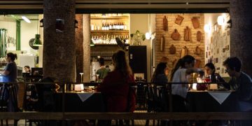Esperança.Eco inaugura nova fase com espaço ampliado, cozinha aberta e drinks autorais