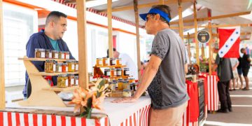 Feira da agricultura familiar movimenta Itaipuaçu e fortalece economia local