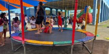 Caravana de Arte e Lazer leva diversão gratuita às crianças de Vista Alegre e Colubandê