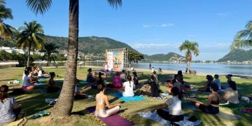 Niterói realiza atividade gratuita de yoga em comemoração ao Dia Mundial da Yoga