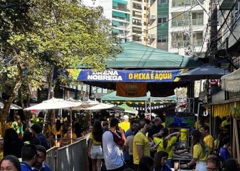 Torcida em Niterói acompanha jogo do Brasil contra Japão na Copa 2026
