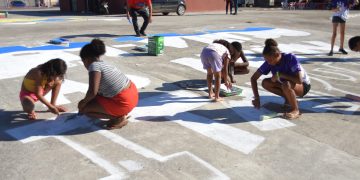 Maricá promove arte urbana em condomínio de Itaipuaçu para celebrar a Copa do Mundo