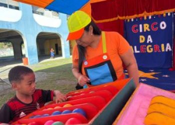 Famílias de São Gonçalo participam de manhã de lazer na Caravana de Arte e Lazer