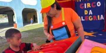 Famílias de São Gonçalo participam de manhã de lazer na Caravana de Arte e Lazer