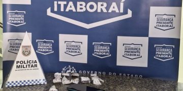 Policiais de Itaboraí apreendem drogas após abordagem no bairro Ampliação
