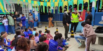 DER-RJ intensifica ações educativas em escolas durante Maio Amarelo para promover segurança no trânsito