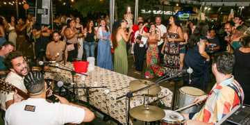 Al Farabi celebra 14 anos com programação cultural focada em samba e percussionistas renomados