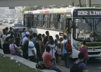 Motoristas de ônibus do Rio entram em estado de greve devido a proposta salarial considerada insuficiente