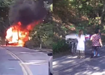 Ambulância com adolescente pega fogo na RJ-106; jovem foi retiradasem ferimentos