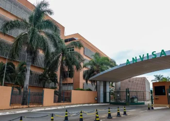 Anvisa recolhe antibióticos por presença de vidro, corpos estranhos e irregularidades