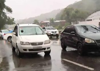 Acidentes na RJ-106 resultam em dois feridos e causam lentidão no trânsito