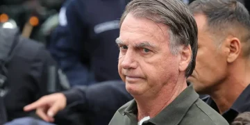 Bolsonaro afirma não ter intenção de descumprir lei em caso de arma apreendida