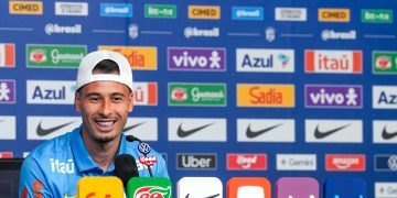 Seleção brasileira enfrenta Escócia pela classificação à próxima fase da Copa do Mundo