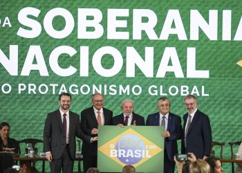 Durigan reforça defesa da soberania nacional e crescimento econômico durante reunião no Itamaraty