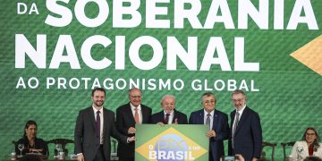 Durigan reforça defesa da soberania nacional e crescimento econômico durante reunião no Itamaraty