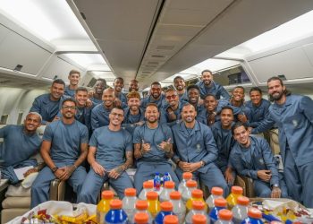 Uniforme azul da Seleção Brasileira vira alvo de memes na despedida para Copa 2026