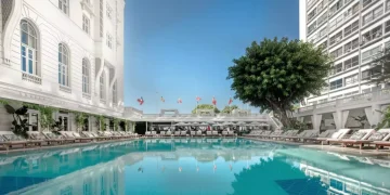 Copacabana Palace reforma sua piscina principal após 90 anos de história