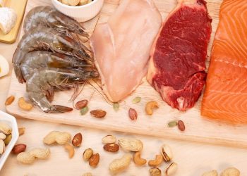 Comparação de proteínas em carnes de boi, frango, peixe e porco, considerando cortes e preparo