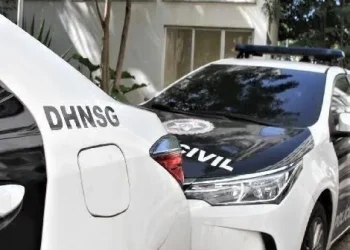 Feminicídio em São Gonçalo: família de Fernanda Guedes se despede durante velório