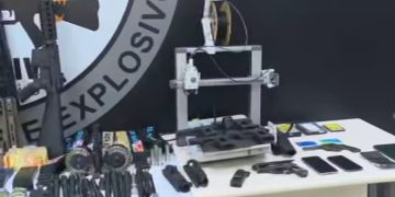 Polícia desmantela fábrica clandestina de armas com impressora 3D em Rio das Pedras