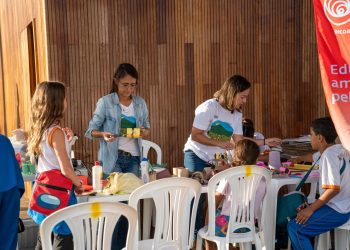 Praia de Itacoatiara realiza atividades de conscientização e mutirão de limpeza pelo Dia Mundial do Meio Ambiente