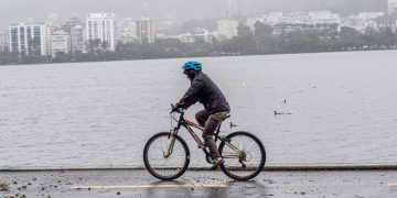 Frente fria mantém tempo chuvoso e temperaturas baixas no Rio de Janeiro antes da estreia da seleção